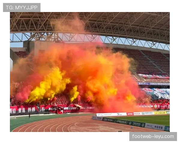 阿什拉夫盘带闪耀赛场,状态回暖引球迷热议 阿什拉夫盘带闪耀赛场,状态回暖引球迷热议