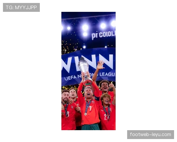 C罗深情回顾英超辉煌岁月，重温冠军荣耀时刻，传奇风采依旧闪耀赛场